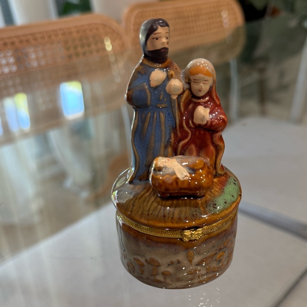 Ceramic Nativity Scene‎ Figurine Trinket box